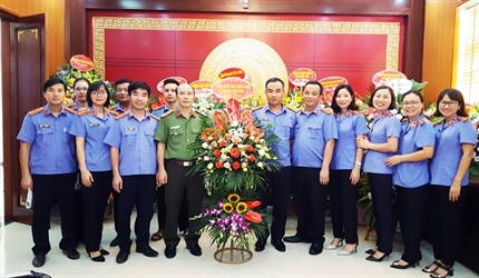 Viện KSND huyện Sóc Sơn chúc mừng Công an huyện nhân dịp kỷ niệm 74 năm...